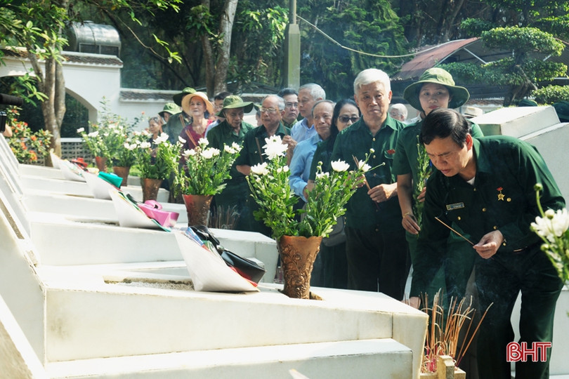 Dâng hương tưởng nhớ, tri ân các anh hùng liệt sỹ tại Ngã ba Đồng Lộc