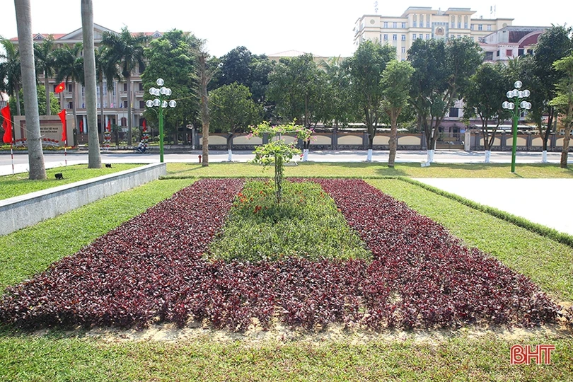 Phó Thủ tướng Vương Đình Huệ cắt băng khánh thành Quảng trường TP Hà Tĩnh