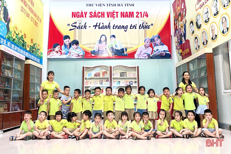 Trải nghiệm đọc sách tại Thư viện Hà Tĩnh của trẻ mầm non Trí Đức