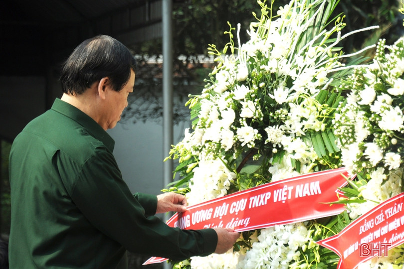 Dâng hương tưởng nhớ, tri ân các anh hùng liệt sỹ tại Ngã ba Đồng Lộc