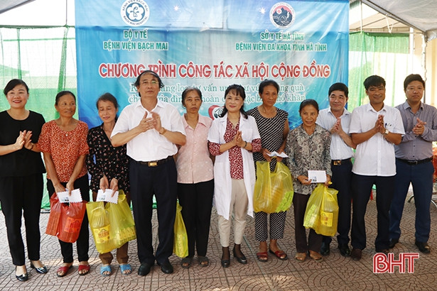 Hơn 200 chị em xã Thạch Long được khám, sàng lọc ung thư vú