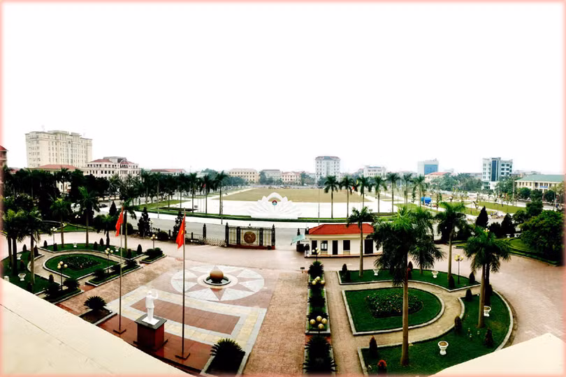 Phó Thủ tướng Vương Đình Huệ cắt băng khánh thành Quảng trường TP Hà Tĩnh