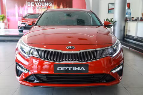 Kia Optima 2019 xuất hiện tại đại lý, bản cao cấp tăng giá 20 triệu