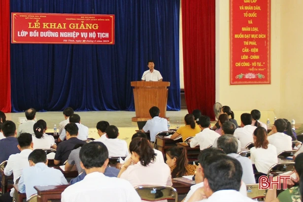 Nâng cao kiến thức, nghiệp vụ hộ tịch cho công chức cấp xã ở Hà Tĩnh