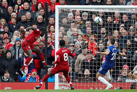 Liverpool 2-0 Chelsea: Mane, Salah giúp The Kop sáng cửa vô địch