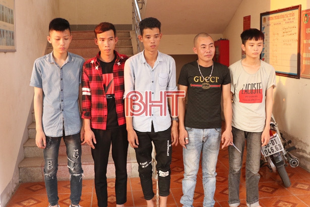 Vụ nổ súng ở TX Hồng Lĩnh: Thu hồi một khẩu súng cùng nhiều hung khí