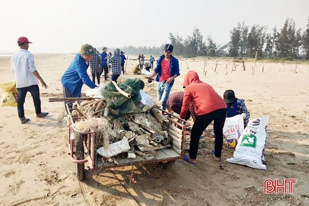 Gần 5.000 ĐVTN Hà Tĩnh hưởng ứng chiến dịch “Hãy làm sạch biển”