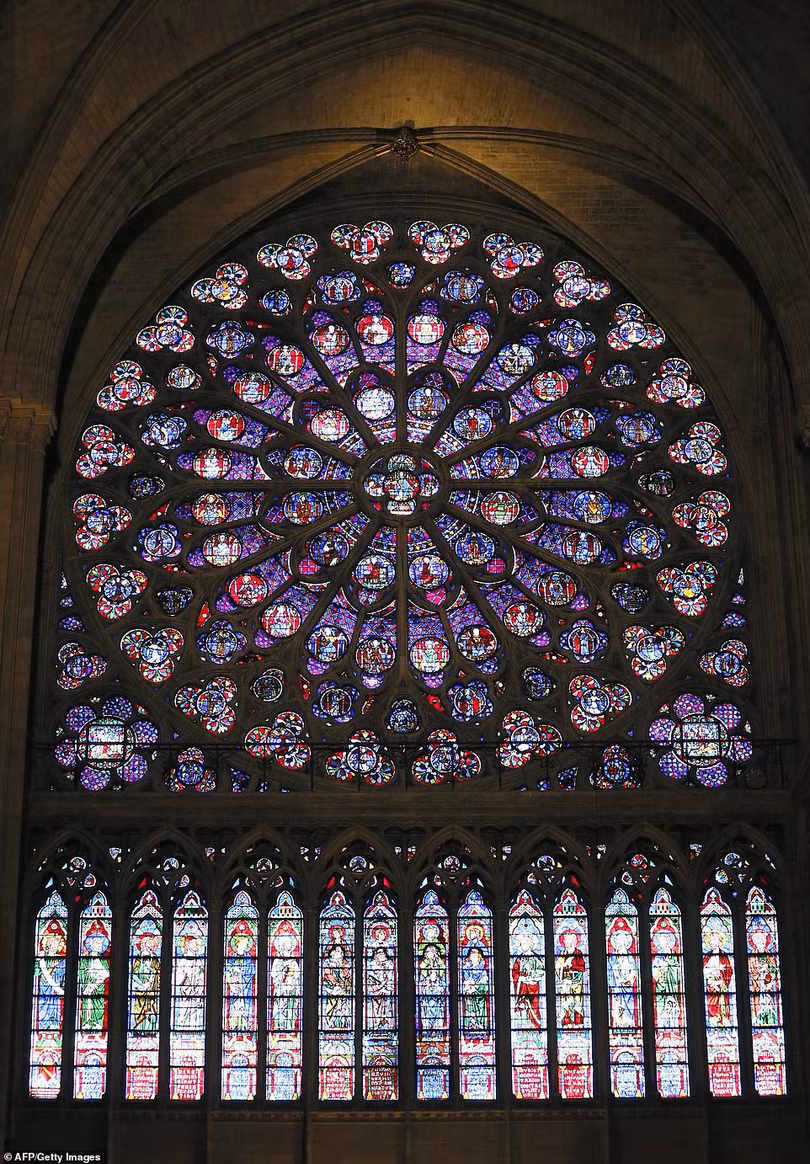 Kiến trúc tuyệt đẹp của Nhà thờ Đức Bà Paris trước khi xảy ra cháy