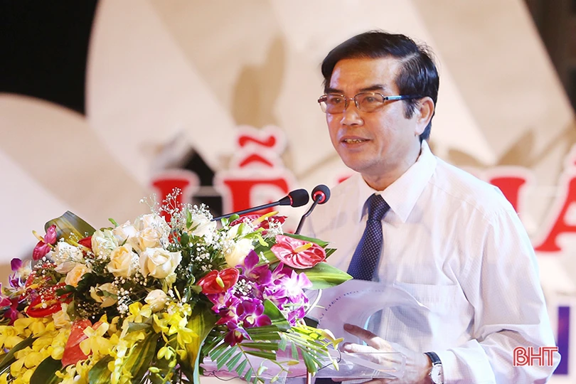 Phó Thủ tướng Vương Đình Huệ cắt băng khánh thành Quảng trường TP Hà Tĩnh