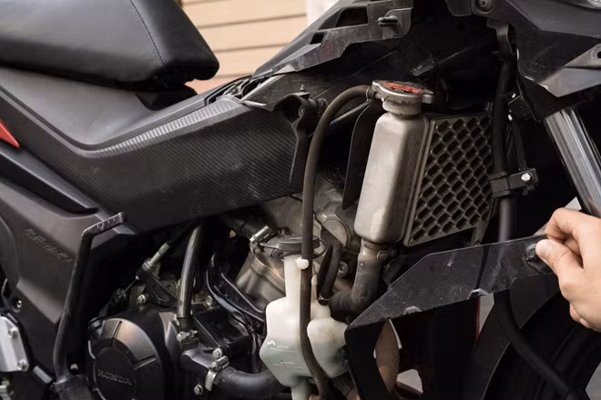 Bước vào mùa nóng, chạy xe máy cần lưu ý những gì?