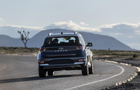 Hyundai Venue chính thức ra mắt, nhỏ hơn và rẻ hơn Kona