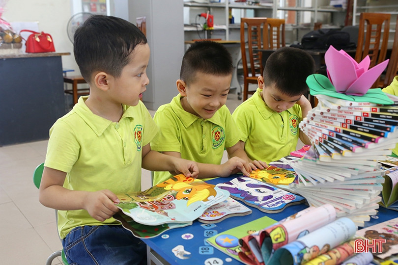 Trải nghiệm đọc sách tại Thư viện Hà Tĩnh của trẻ mầm non Trí Đức