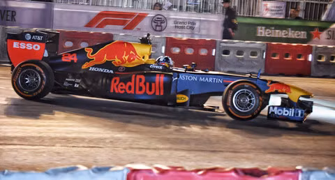 Giá vé xem đua F1 tại Việt Nam đắt hay rẻ so với thế giới?