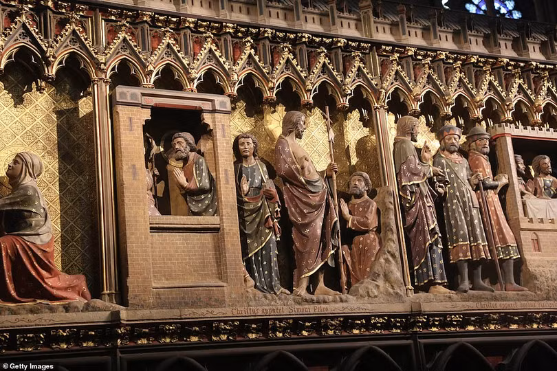 Kiến trúc tuyệt đẹp của Nhà thờ Đức Bà Paris trước khi xảy ra cháy