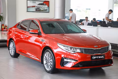 Kia Optima 2019 xuất hiện tại đại lý, bản cao cấp tăng giá 20 triệu