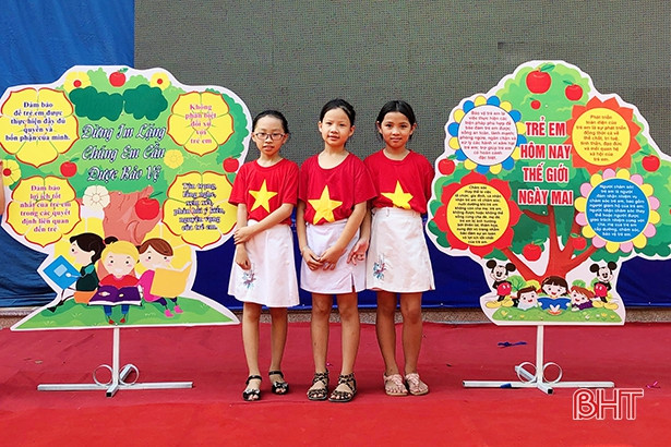 Gần 1.000 học sinh tiểu học vui hội Thiếu nhi tìm hiểu Luật Trẻ em”