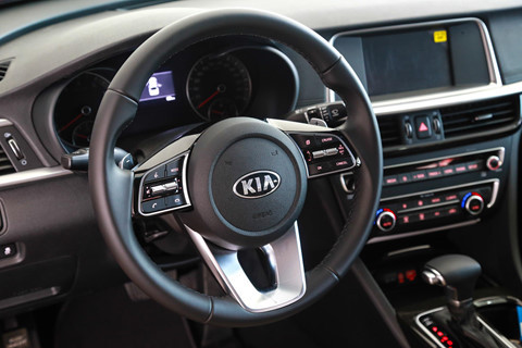 Kia Optima 2019 xuất hiện tại đại lý, bản cao cấp tăng giá 20 triệu ảnh 9 Kia Optima 2019 xuất hiện tại đại lý, bản cao cấp tăng giá 20 triệu