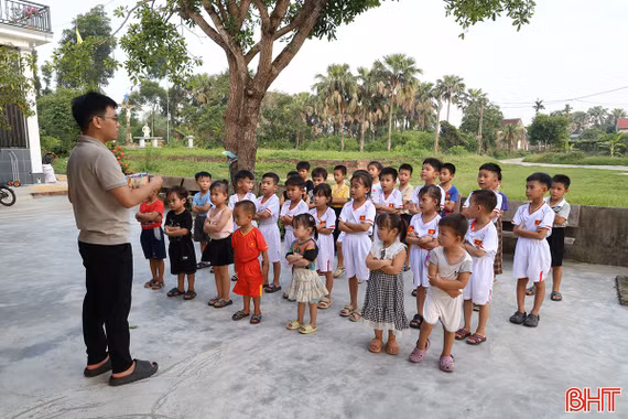 Độc đáo lớp học "Dạ chú Tuấn"