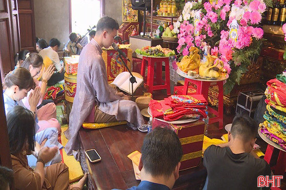 Khi lòng thành bị thương mại hóa ở chốn tâm linh