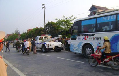 Lực lượng CSGT Công an thành phố Hà Tinh xử lý phương tiện vi phạm