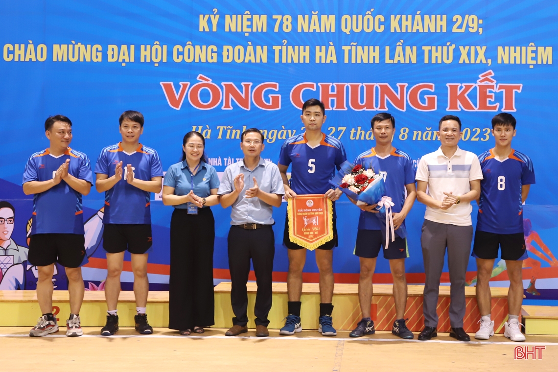 Đội Các khu kinh tế tỉnh và ngành Y tế vô địch giải bóng chuyền Công đoàn Hà Tĩnh
