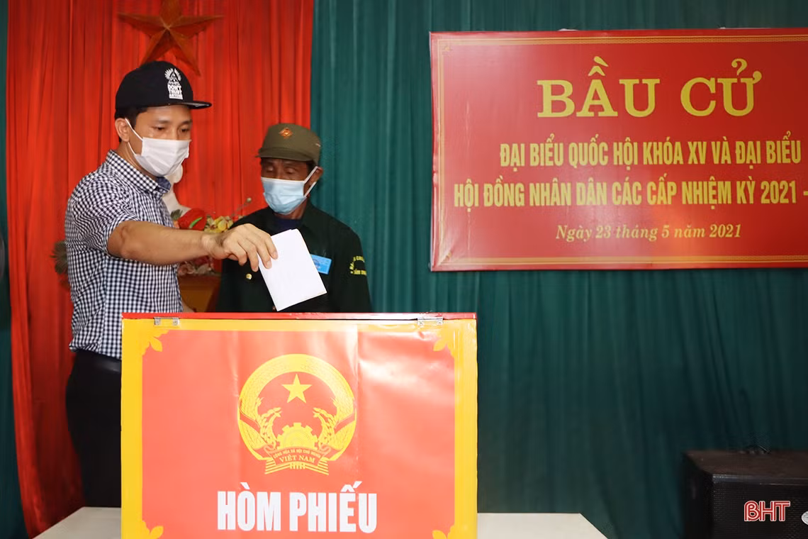 Cử tri Hà Tĩnh náo nức bầu chọn người đại biểu Nhân dân