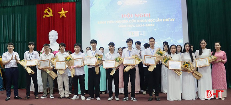 Phong trào nghiên cứu khoa học của sinh viên Trường Đại học Hà Tĩnh ngày càng phát triển bqbht_br_anh-tap-the-nhan-thuong.jpg
