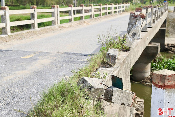 Cầu Thá xuống cấp thành “điểm nghẽn” giao thông