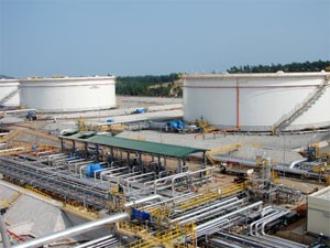 Một phần nhà máy lọc dầu Dung Quất. Nguồn: báo Công thương điện tử.