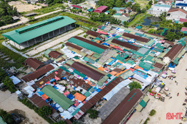 Dự án dở dang, chợ Huyện nhếch nhác 