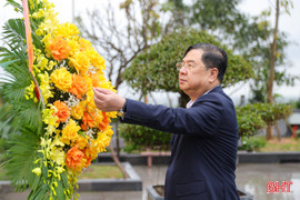 Lãnh đạo Trung ương, tỉnh Hà Tĩnh dâng hương tưởng niệm Tổng Bí thư Hà Huy Tập và các anh hùng liệt sỹ