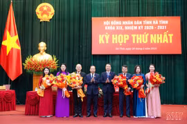 Kỳ họp thứ nhất HĐND tỉnh Hà Tĩnh khóa XIX bầu các chức danh, thông qua nhiều nội dung quan trọng 