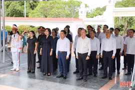 Lãnh đạo Quốc hội tri ân các anh hùng liệt sĩ tại Ngã ba Đồng Lộc
