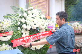 Đoàn công tác Tập đoàn Xăng dầu Việt Nam dâng hương tại Khu di tích Ngã ba Đồng Lộc