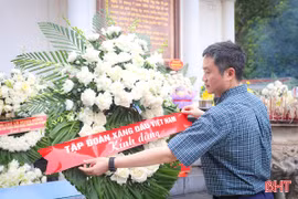 Đoàn công tác Tập đoàn Xăng dầu Việt Nam dâng hương tại Khu di tích Ngã ba Đồng Lộc