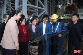 Đoàn đại biểu Tòa án nhân dân tối cao Lào tham quan KKT Vũng Áng