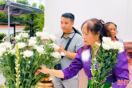 Dòng người muôn phương về Ngã ba Đồng Lộc tri ân các anh hùng liệt sĩ