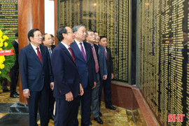 Tổng Bí thư Tô Lâm tri ân các tiền bối tiêu biểu của Đảng, anh hùng liệt sỹ ở Hà Tĩnh