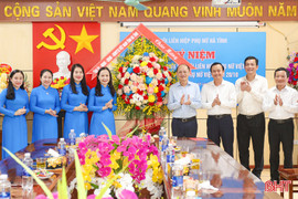 Thường trực Tỉnh ủy chúc mừng Hội LHPN tỉnh nhân Ngày Phụ nữ Việt Nam