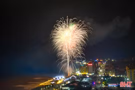 Mãn nhãn màn bắn pháo hoa mừng khai trương du lịch biển Hà Tĩnh 2026