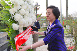 Phó Thủ tướng Chính phủ Phạm Thị Thanh Trà dâng hương tưởng niệm anh hùng Lý Tự Trọng