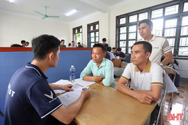 Gần 600 ứng viên tham gia phiên tuyển dụng vào làm việc tại Nhà máy ô tô điện Vinfast Hà Tĩnh