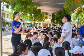 Giúp học sinh “Vững tâm lý - vượt mùa thi”