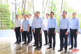 Thủ tướng Chính phủ Lê Minh Hưng dâng hương tại Khu di tích Ngã ba Đồng Lộc