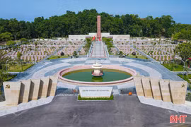 Thăm Nghĩa trang Liệt sỹ núi Nài những ngày thu lịch sử