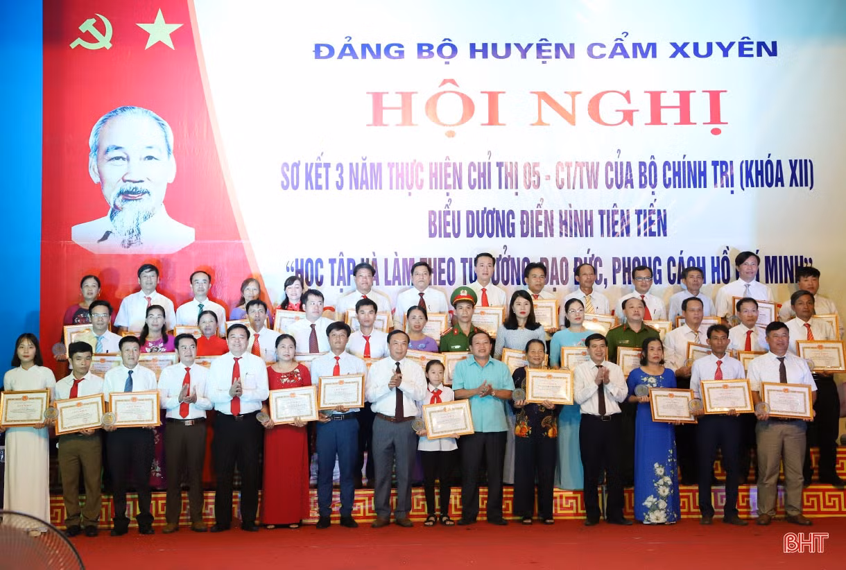 Cẩm Xuyên tạo đột phá về du lịch, dịch vụ, sớm thành huyện nông thôn mới nâng cao