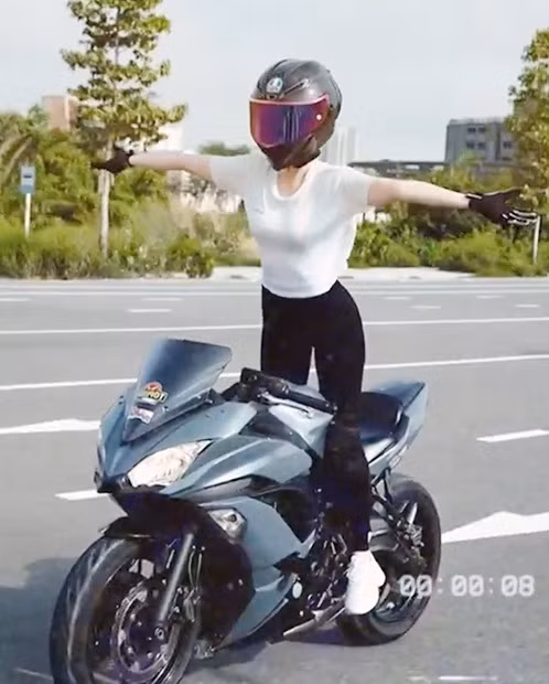 Người mẫu Ngọc Trinh bị bắt