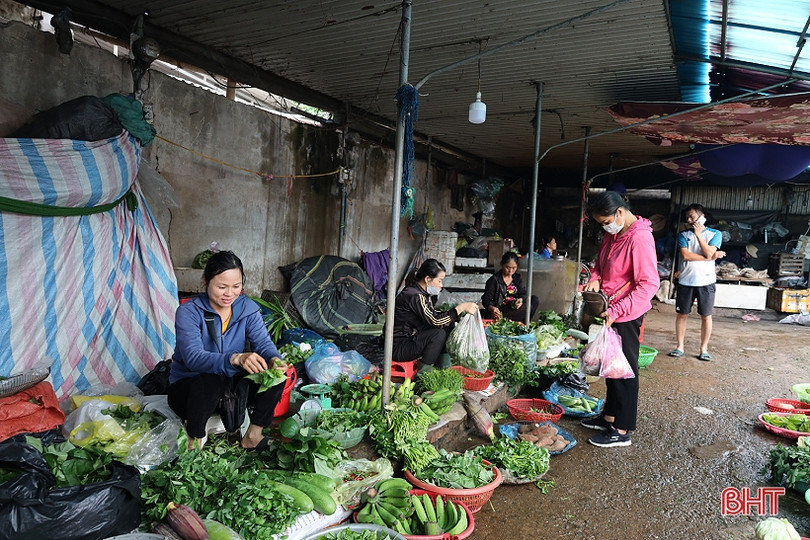 Ảnh hưởng mưa lớn, rau xanh ở Hà Tĩnh tăng giá ảnh 2 Ảnh hưởng mưa lớn, rau xanh ở Hà Tĩnh tăng giá