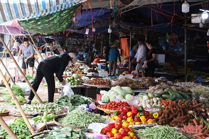Ảnh hưởng mưa lớn, rau xanh ở Hà Tĩnh tăng giá ảnh 4 Ảnh hưởng mưa lớn, rau xanh ở Hà Tĩnh tăng giá