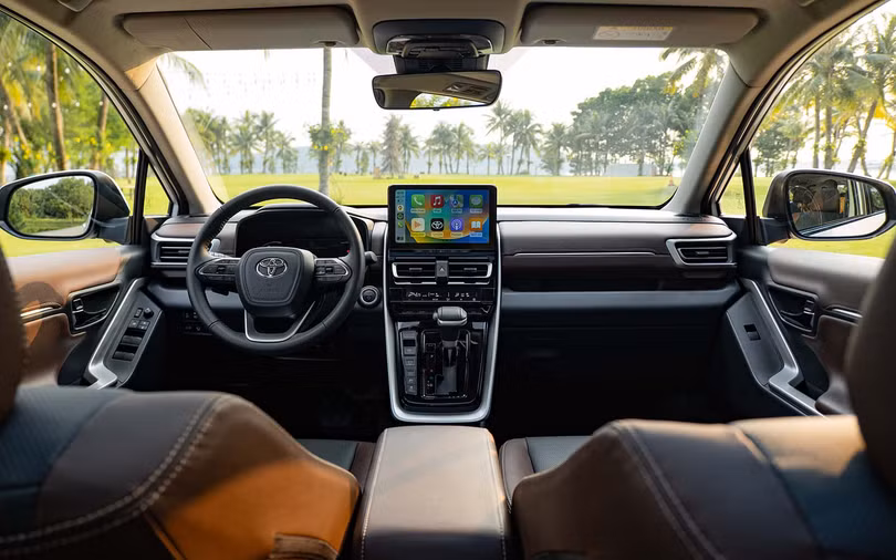 Giá lăn bánh Toyota Innova Cross 2024 vừa ra mắt